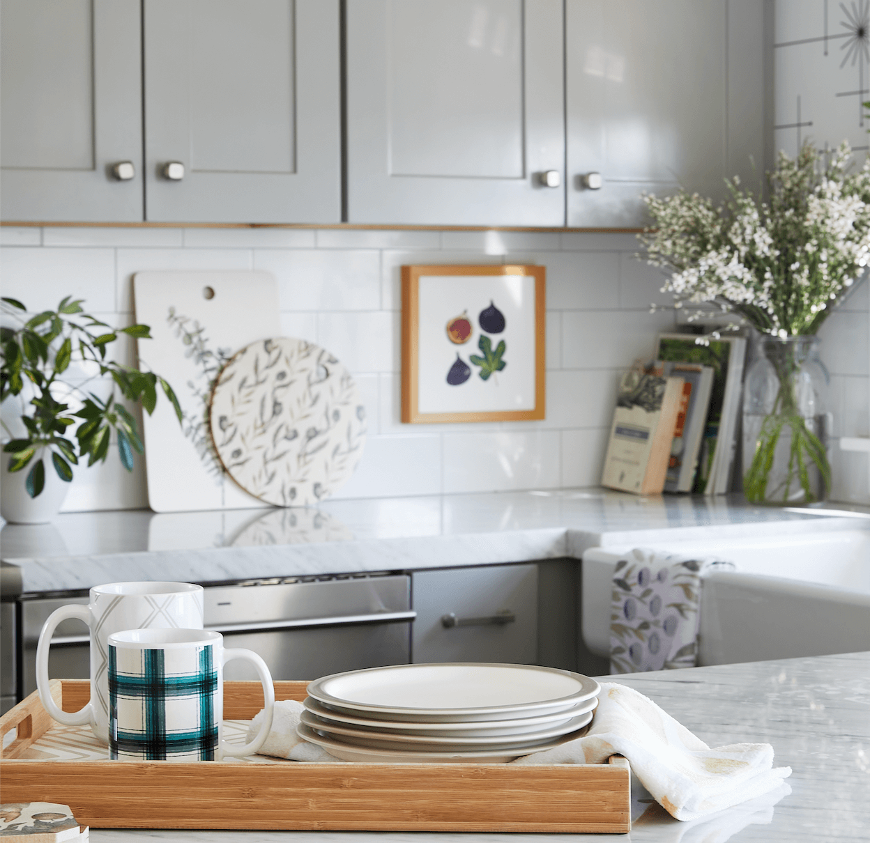 10 Creative Ideas to Decorate a Small Kitchen and Maximize Space