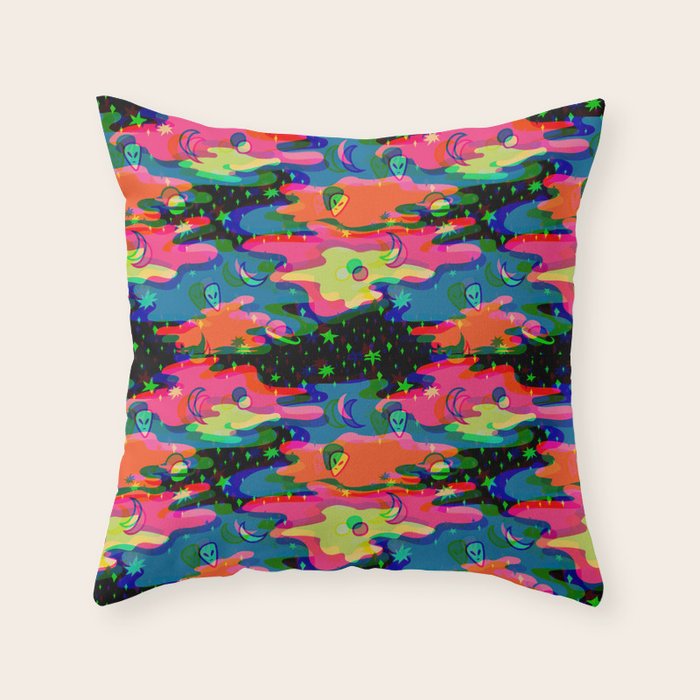 Psychedelic 3D Alien Print Throw Pillow Gallery Image 6