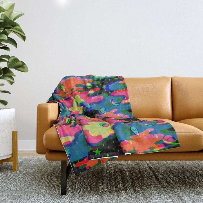 Psychedelic 3D Alien Print Throw Blanket Gallery Image 1