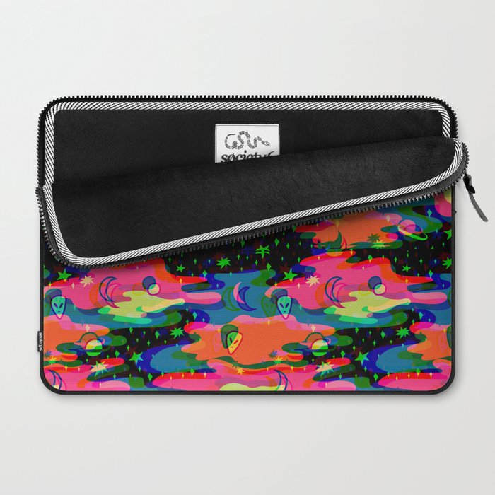 Psychedelic 3D Alien Print Laptop Sleeve Gallery Image 2