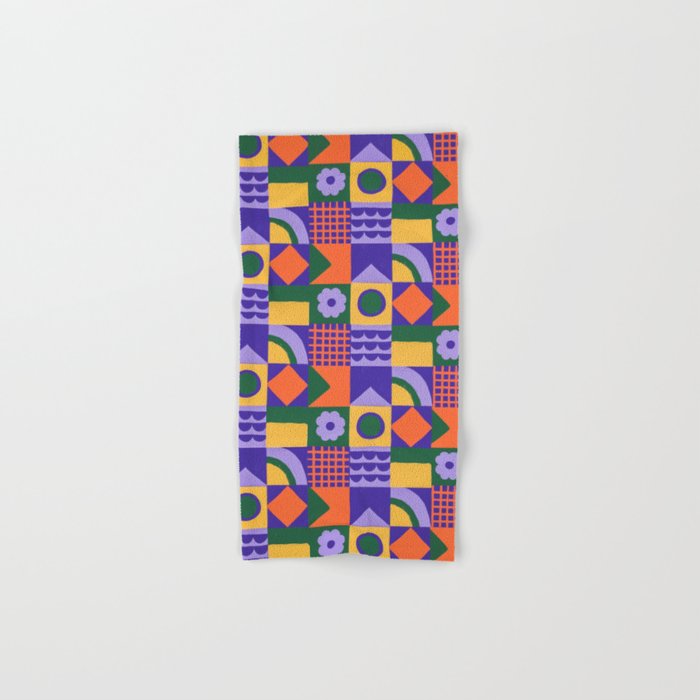 Not so retro Bath Towel Gallery Image 1