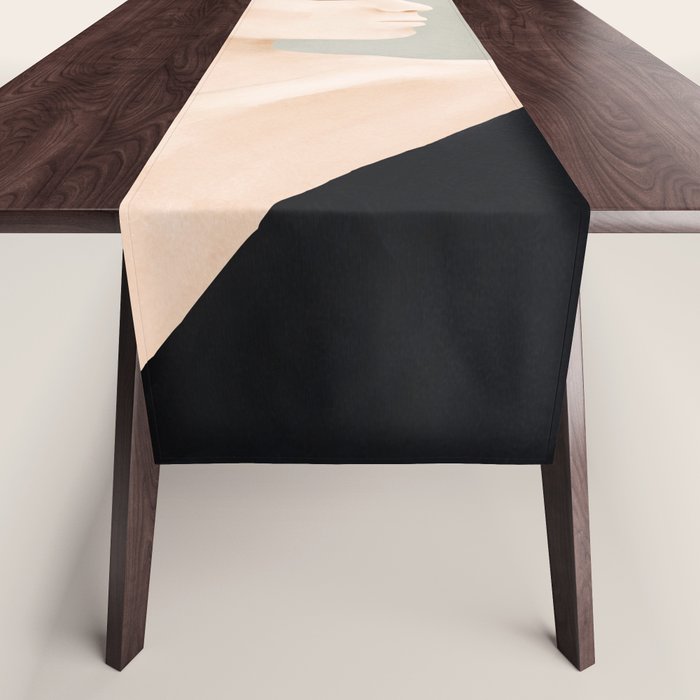 Aligned Model Flow Table Runner Gallery Image 1