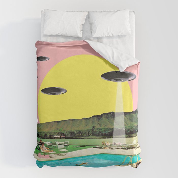 Invasion on vacation (UFO in Hawaii) Duvet Cover Gallery Image 6