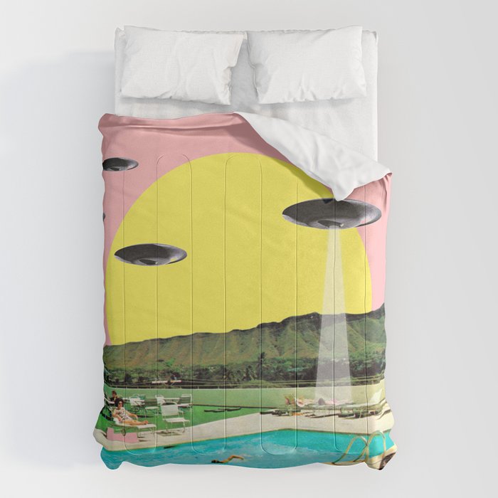 Invasion on vacation (UFO in Hawaii) Comforter Gallery Image 6