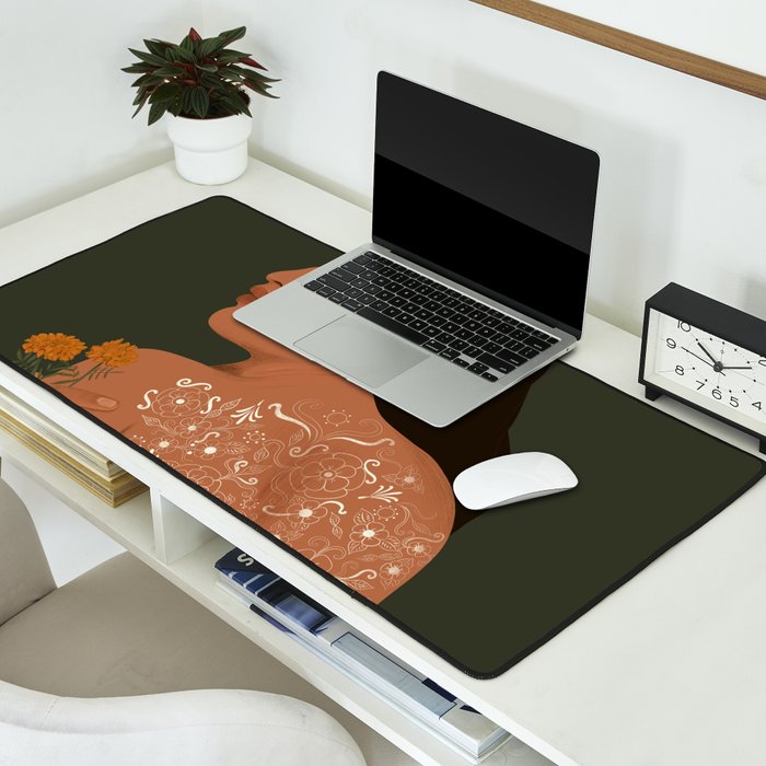 Un million de primaveras Desk Mat Gallery Image 2