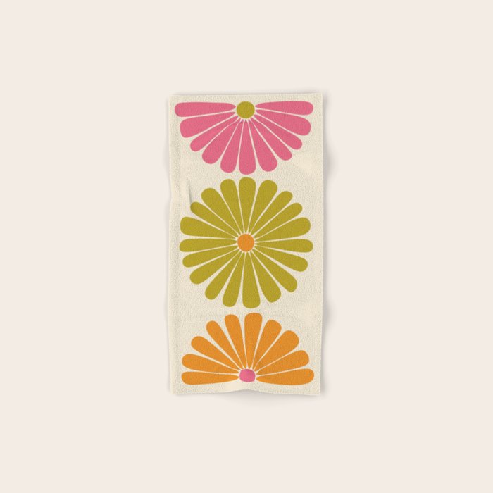 Retro Summer Daisies VIII Bath Towel Gallery Image 1