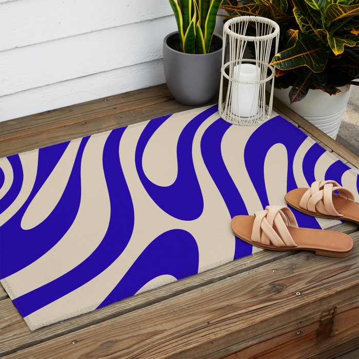 Wavy Loops Retro Abstract Pattern in Cobalt Blue and Beige Outdoor Rug Gallery Image 2