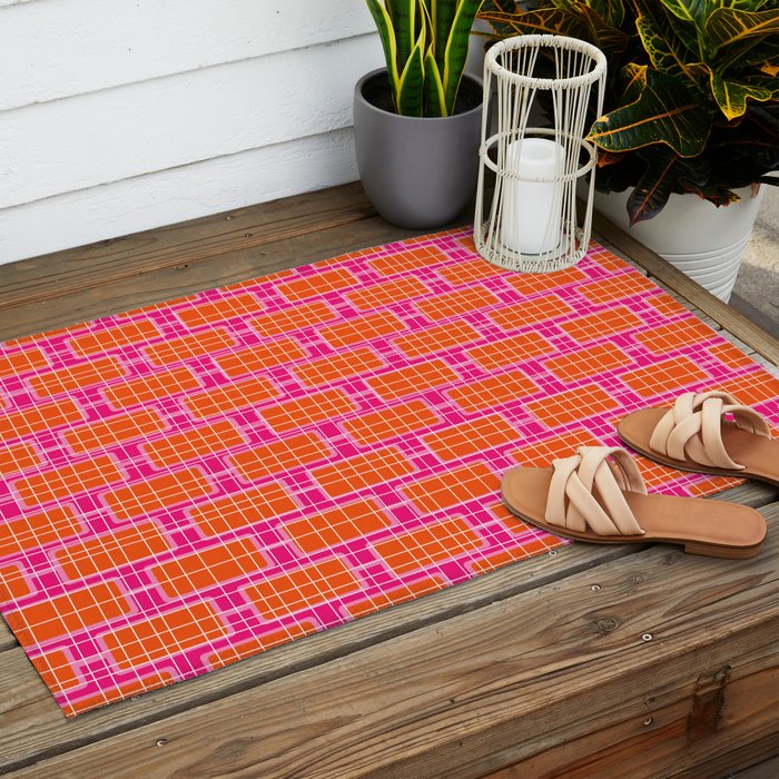 Mid Century Modern Woven Link Pattern Hot Pink and Orange Outdoor Rug Gallery Image 2
