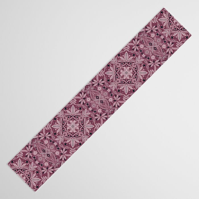 Chic Nature Charm Table Runner Gallery Image 3