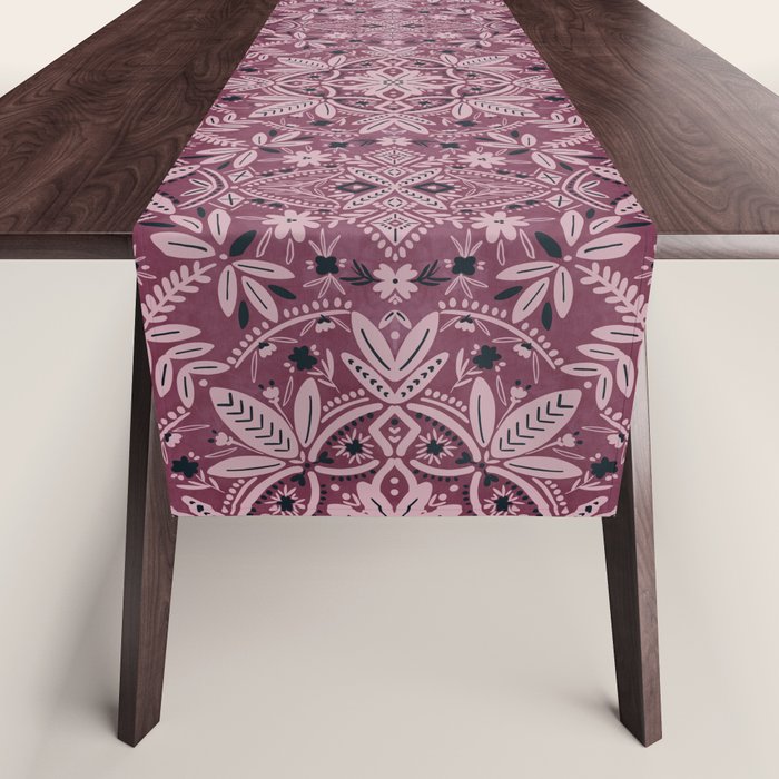 Chic Nature Charm Table Runner Gallery Image 1