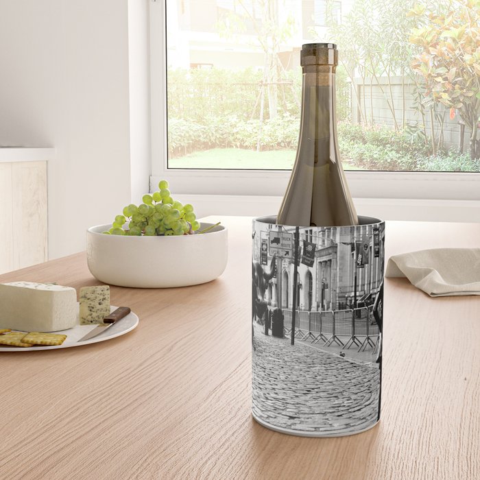 Fearless Girl and the Charging Bull Wine Chiller Gallery Image 4