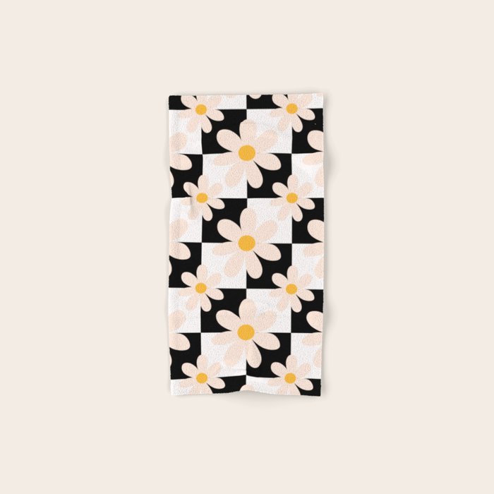 Black and White Checkered Daisy pattern  Bath Towel Gallery Image 1