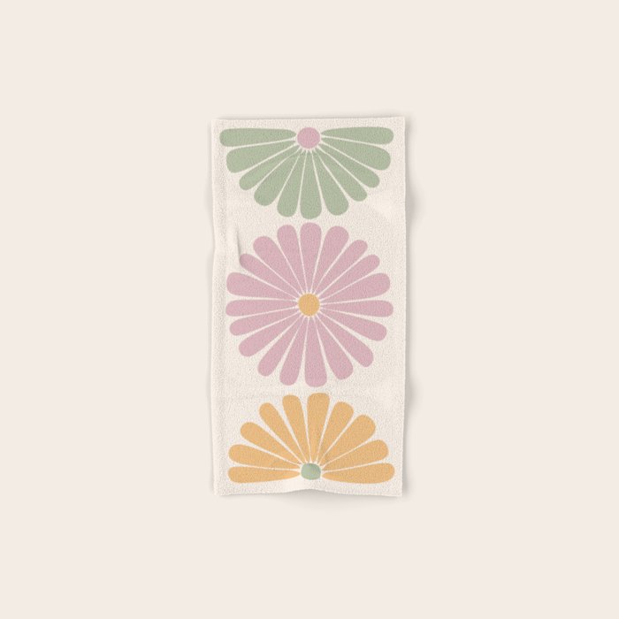 Retro Summer Daisies III Bath Towel Gallery Image 1