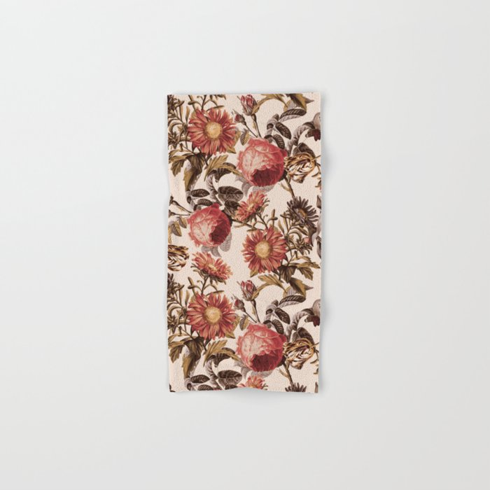 Vintage Garden VI Bath Towel Gallery Image 1