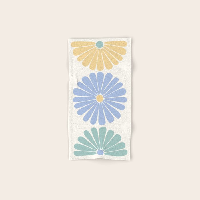 Retro Summer Daisies IV Bath Towel Gallery Image 1