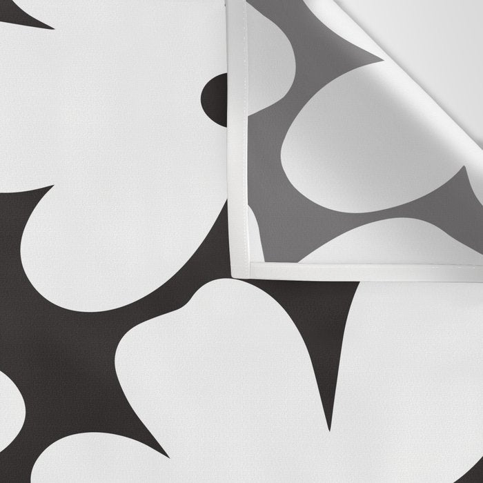 Black & White Flower - 70's White Daisies Wall Tapestry Gallery Image 3