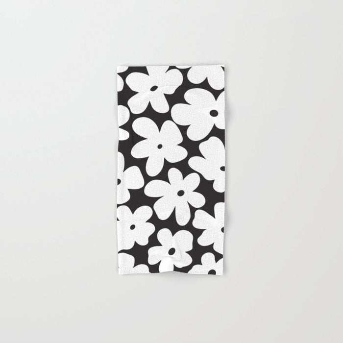 Black & White Flower - 70's White Daisies Bath Towel Gallery Image 1
