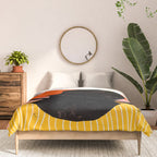 Squirt game with yellow shirt and black and pink background minimal  Comforter Gallery Image 3