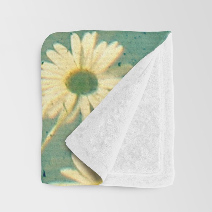 Daisy Throw Blanket Gallery Image 3