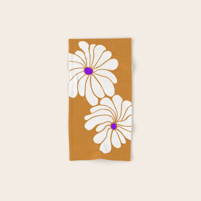 daisy 1967, orange Bath Towel Gallery Image 1