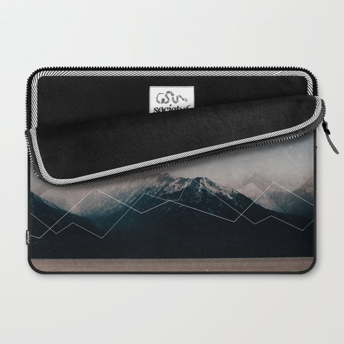 When Winter comes Laptop Sleeve Gallery Image 2