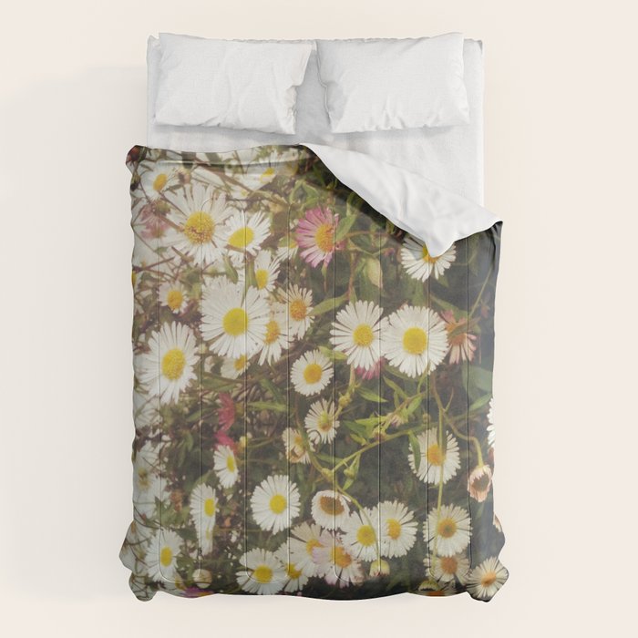Wall of Daisies Comforter Gallery Image 1