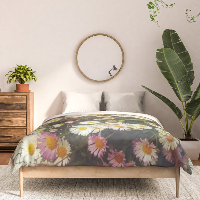 Wall of Daisies Comforter Gallery Image 3