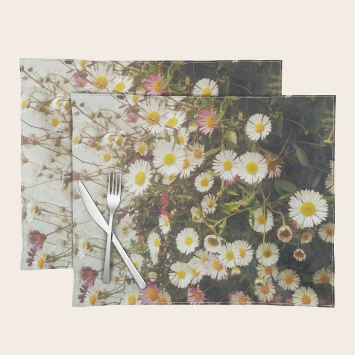 Wall of Daisies Placemat Gallery Image 1