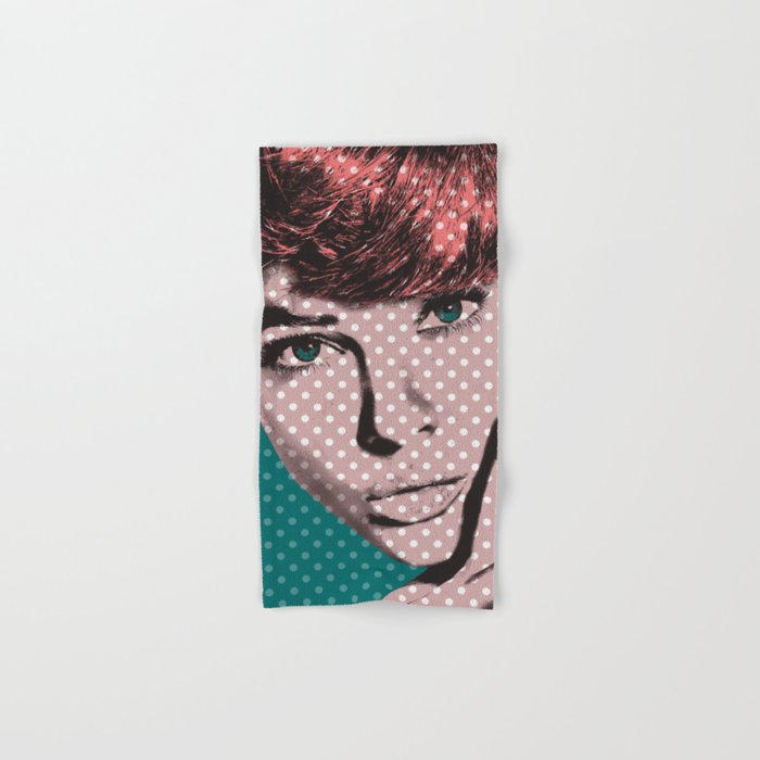 Pop Art Girl  Bath Towel Gallery Image 1