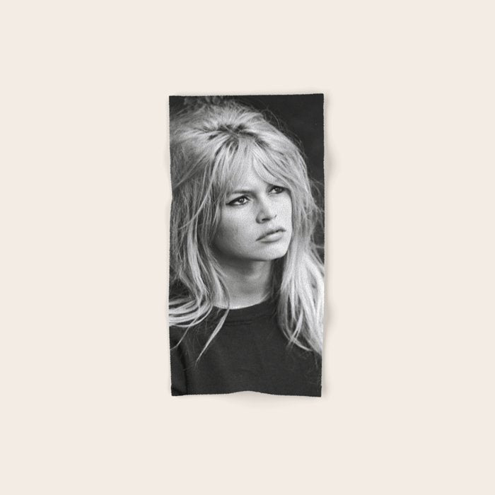 Brigitte Bardot Retro Vintage Art Bath Towel Gallery Image 1