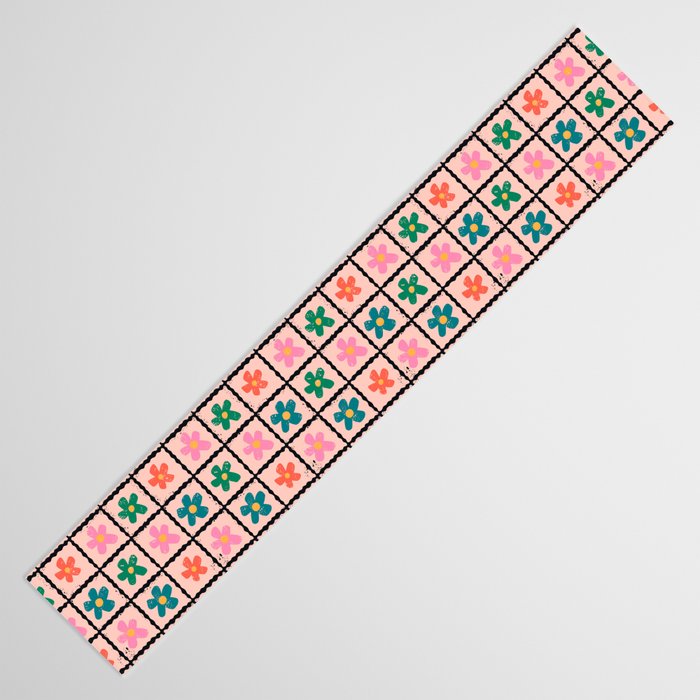 Retro Daisy Checkered Flowers Table Runner Gallery Image 3