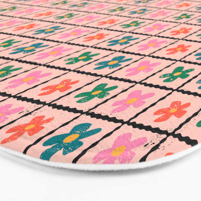 Retro Daisy Checkered Flowers Bath Mat Gallery Image 3