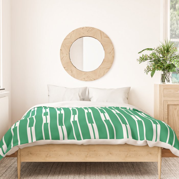 Geometric Striped Geo Chain Vertical Pattern in Kelly Green and White Duvet Cover Gallery Image 3
