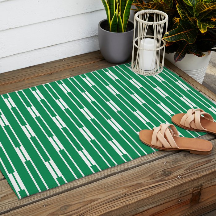 Geometric Striped Geo Chain Vertical Pattern in Kelly Green and White Outdoor Rug Gallery Image 2
