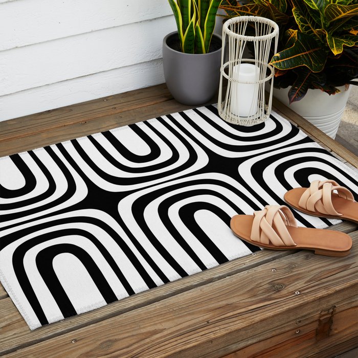 Midcentury Modern Confaab Abstract Pattern in Black and White Outdoor Rug Gallery Image 2