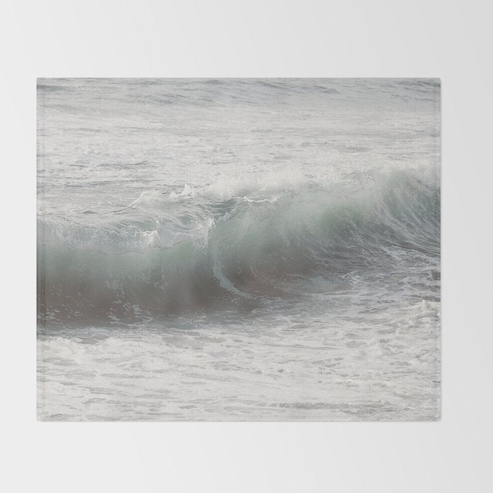 Onda Serene Wave Throw Blanket Gallery Image 2