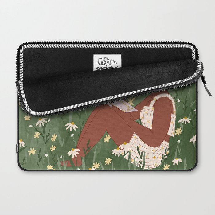 Summertime Reading  Laptop Sleeve Gallery Image 2