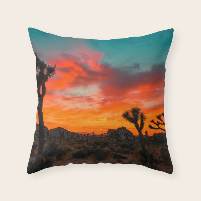 Joshua Tree Parc National Throw Pillow Gallery Image 6