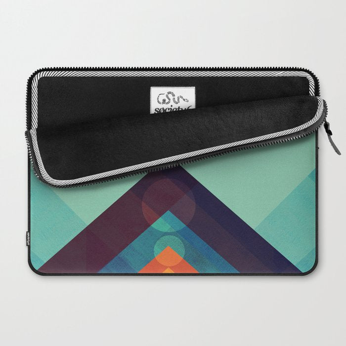 Howling Wild Wolf Laptop Sleeve Gallery Image 2