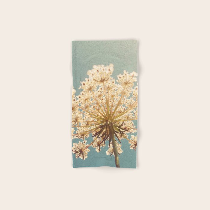 Queen Anne's Lace Bath Towel Gallery Image 1