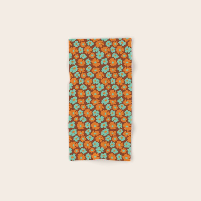70's Retro print Bath Towel Gallery Image 1