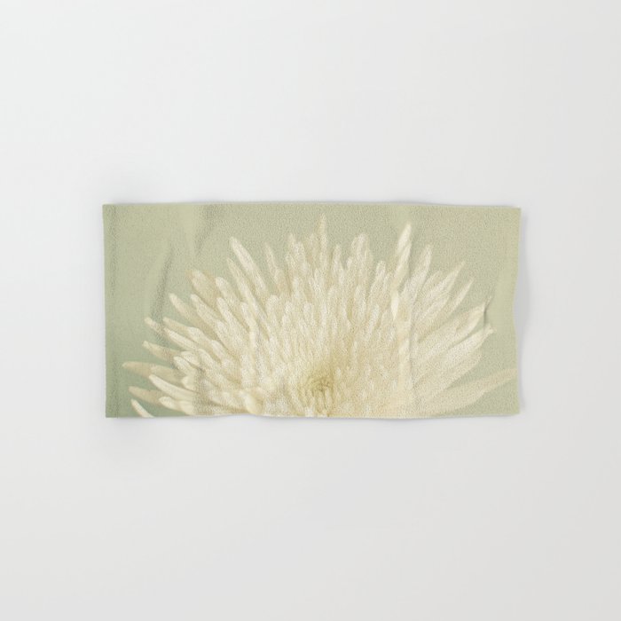 Pale Beauty Bath Towel Gallery Image 1