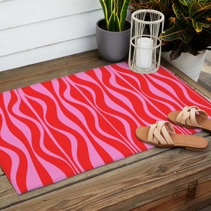 Mod Hourglass Abstract Midcentury Modern Retro Pattern in Preppy Pink and Red Outdoor Rug Gallery Image 2