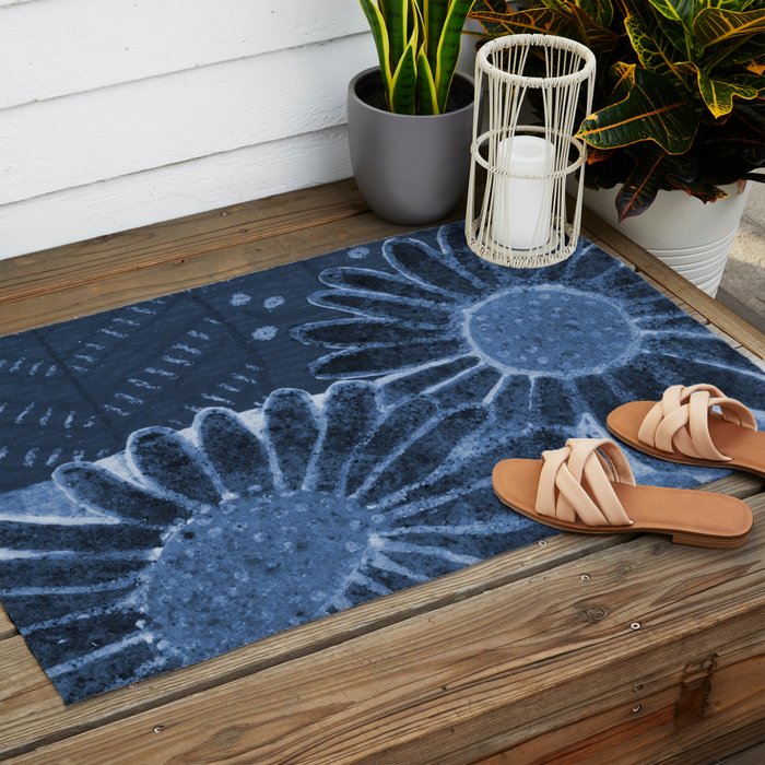 Daisies in Country Field Painting in Navy Blue Outdoor Rug Gallery Image 2
