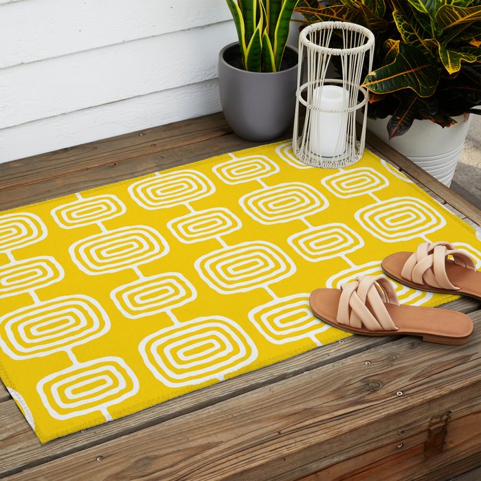 Mid Century Modern Atomic Rings Pattern Yellow Outdoor Rug Gallery Image 2