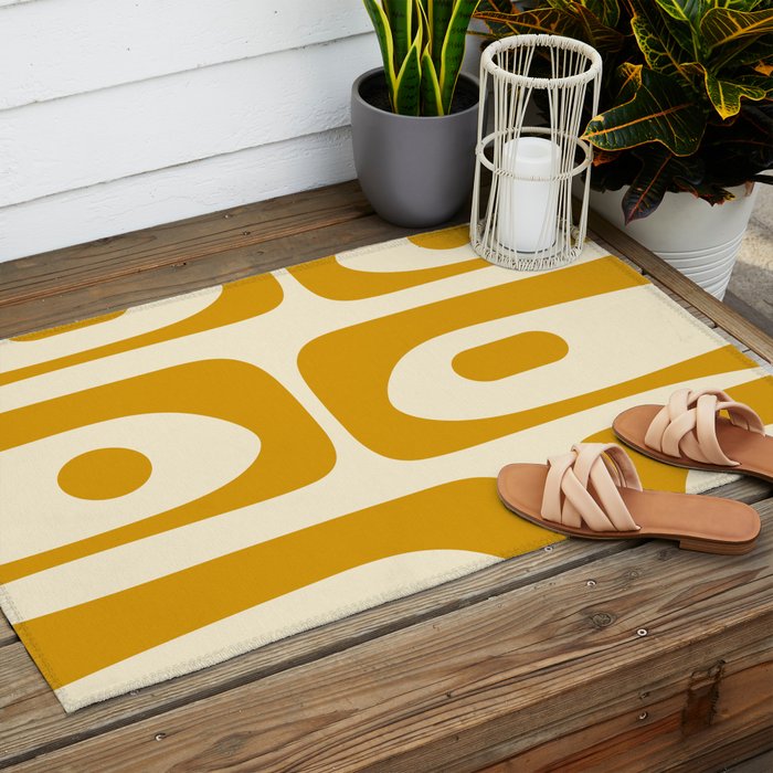 Mid-Century Modern Piquet Minimalist Abstract Pattern in Honey Mustard and Cream Outdoor Rug Gallery Image 2
