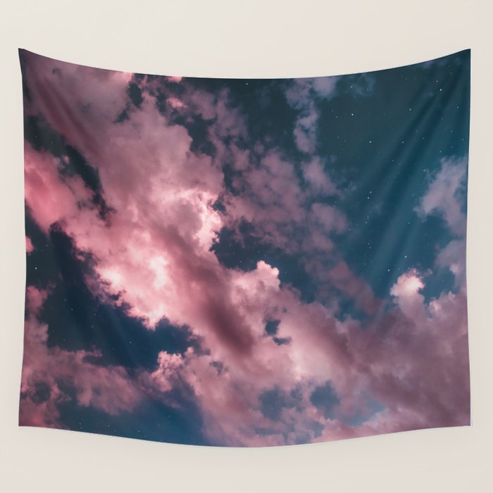 otro cielo rosado. Wall Tapestry Gallery Image 1