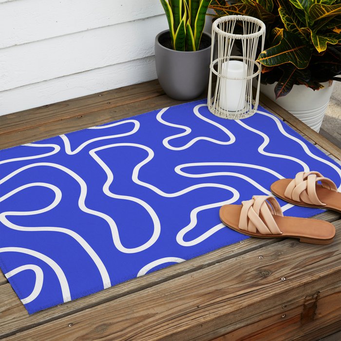 Squiggle Maze Abstract Minimalist Pattern in Electric Blue and White Outdoor Rug Gallery Image 2