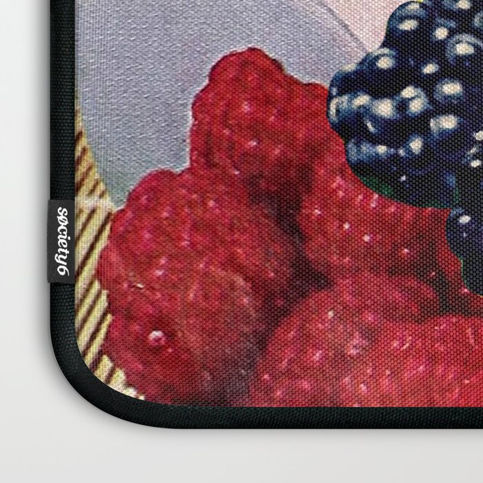 Berry-gate Laptop Sleeve Gallery Image 3