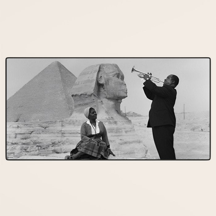 Louis Armstrong at the Spinx and Egyptian Pyrimids Vintage black and white photography / photographs Desk Mat Gallery Image 3